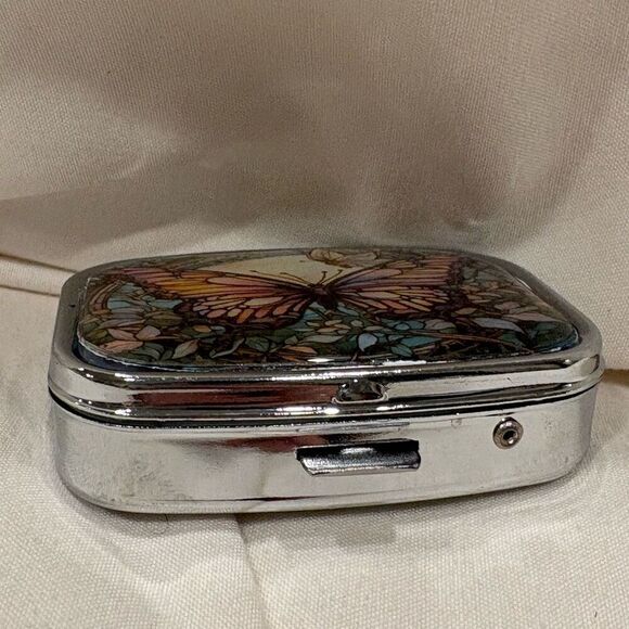 Pastel Butterfly Travel Pill Box 2 Compartment Medicine Pill Case Metal NEW - Picture 3 of 5